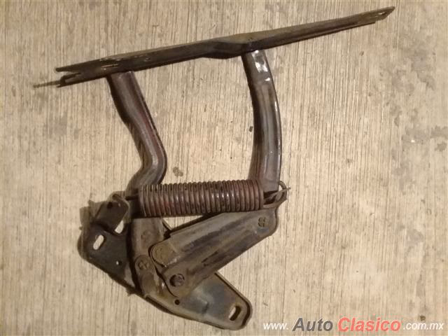 ¿Se puede reparar la bisagra de la puerta de un coche?