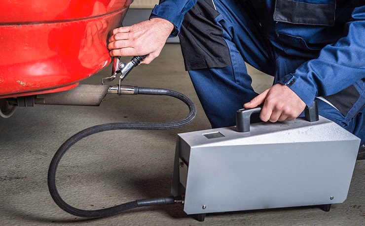 ¿Cómo se mide la emisión de gases de un vehículo?