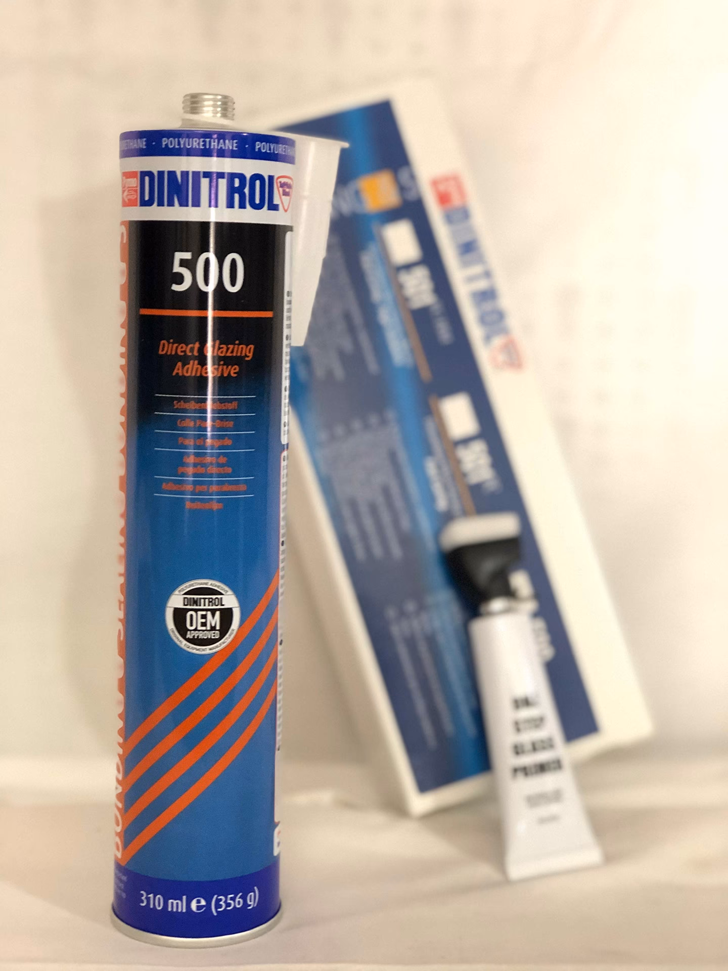 ¿Qué pegamento se usa para pegar cristales de autos?