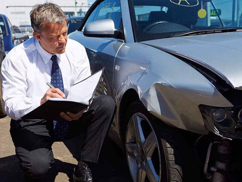 ¿Qué hace un perito de automóviles?