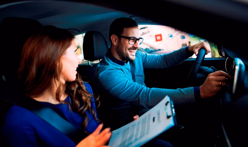 ¿Cómo se llama la persona que maneja autos?