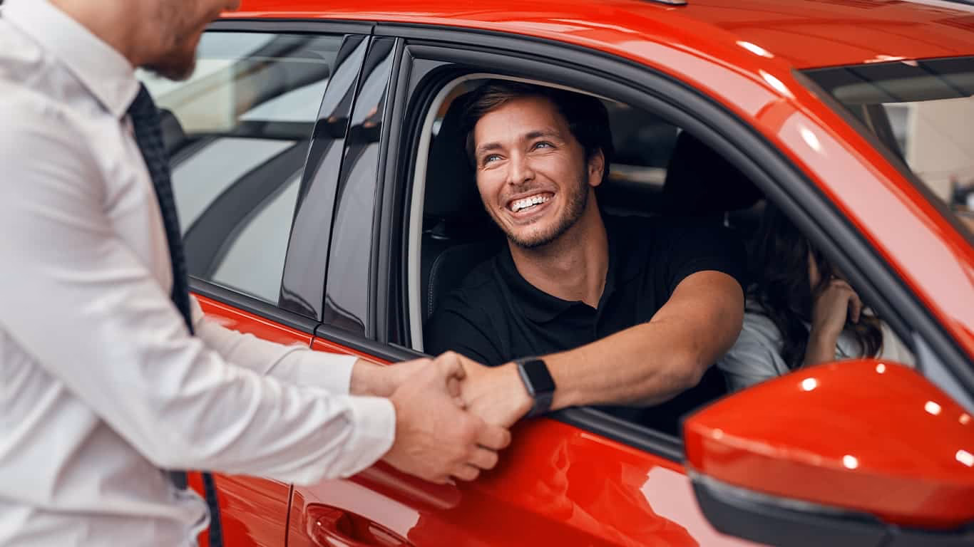 ¿Cómo funciona un préstamo para comprar un carro?