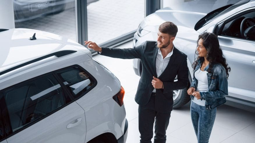 ¿Es legal que me paguen por hacer publicidad en mi coche?