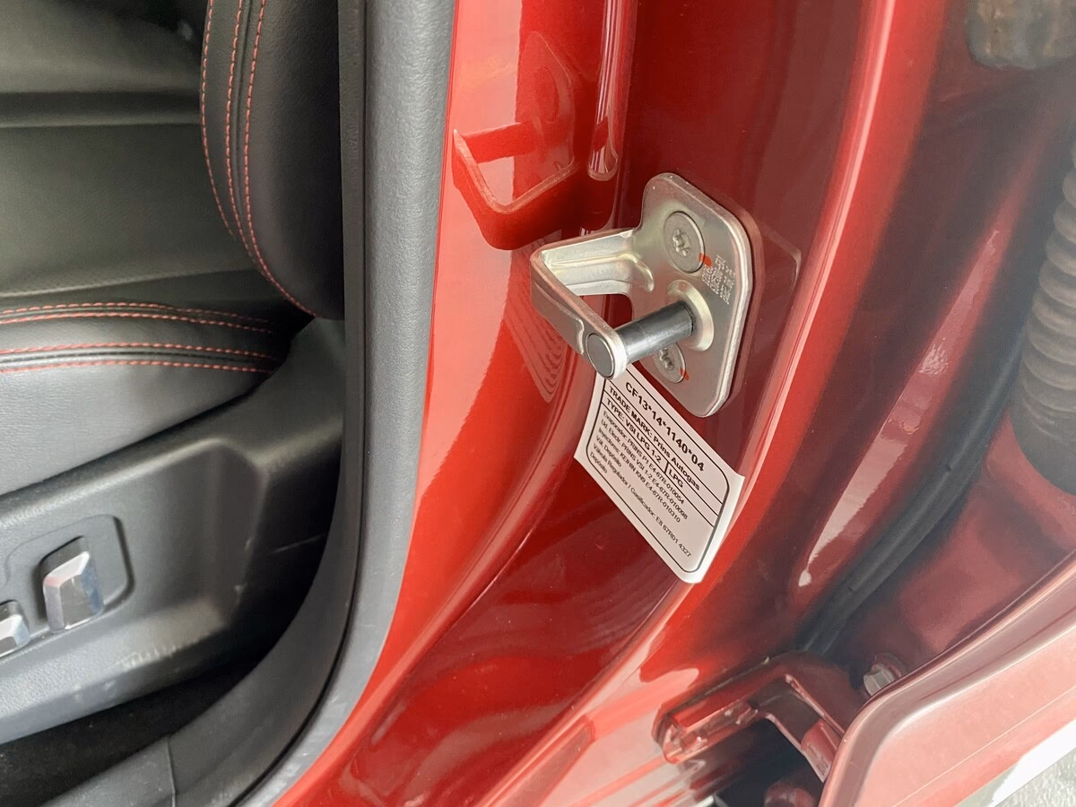 ¿Cómo se llaman las puertas de un coche?