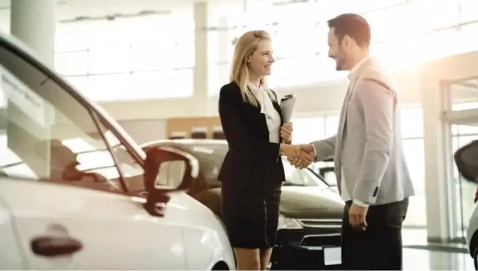 Does Hertz rent minivans?