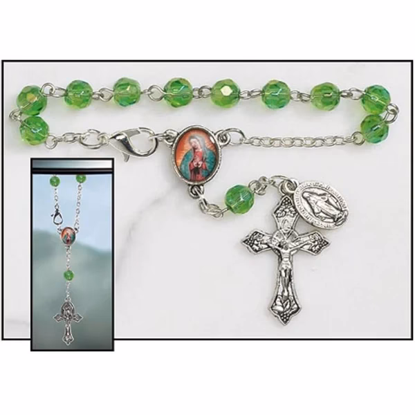 ¿Dónde colocar un rosario para el coche?