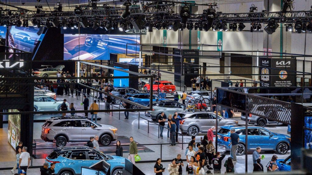 Where is the best place to take pictures of cars in Los Angeles?