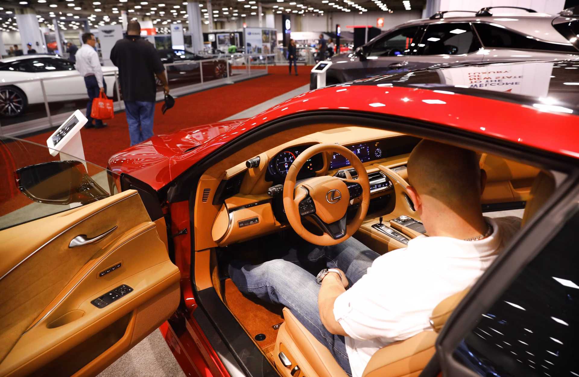 ¿Se pueden comprar coches nuevos y antiguos?