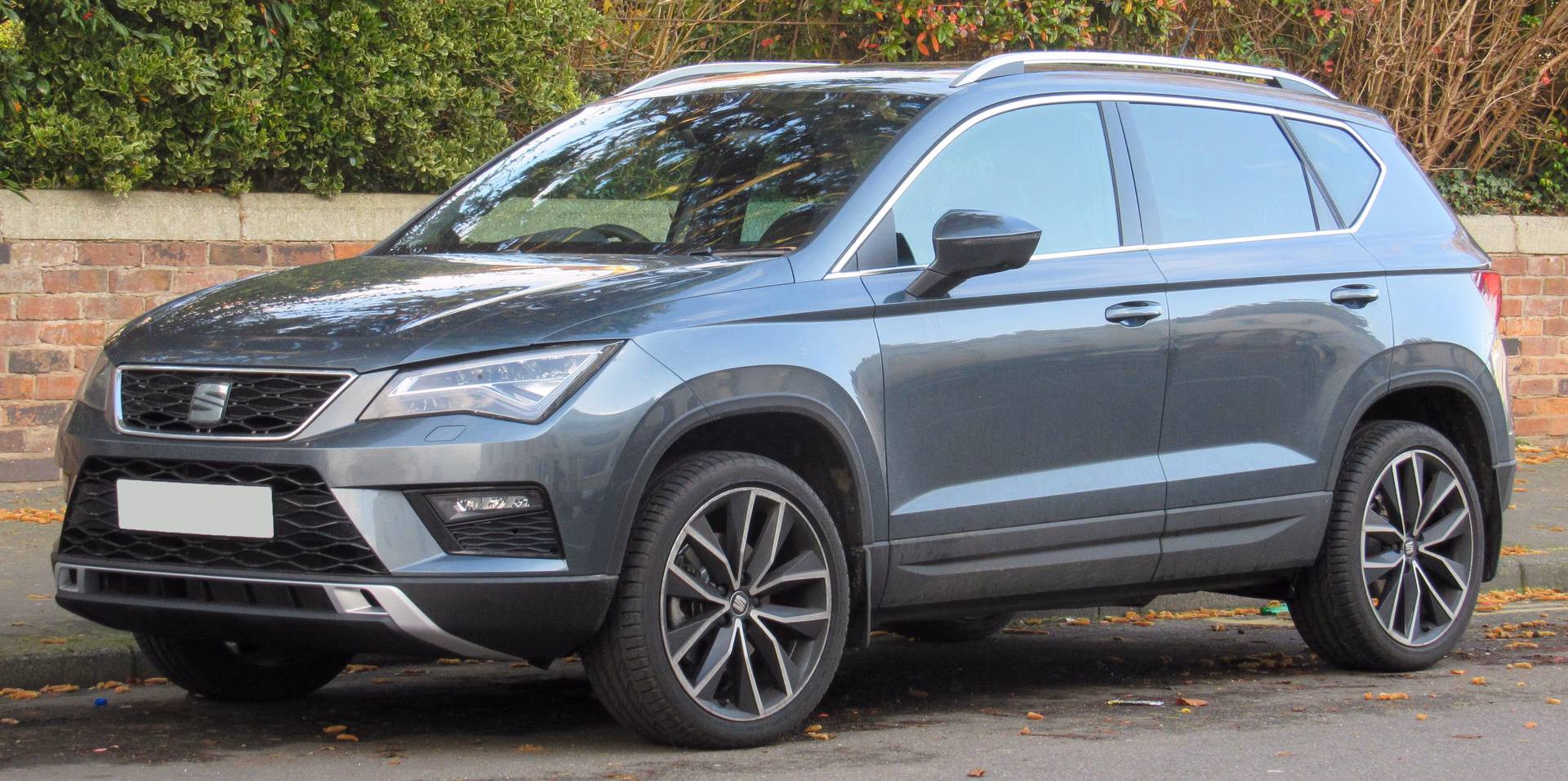 How many suitcases fit in a SEAT Ateca?