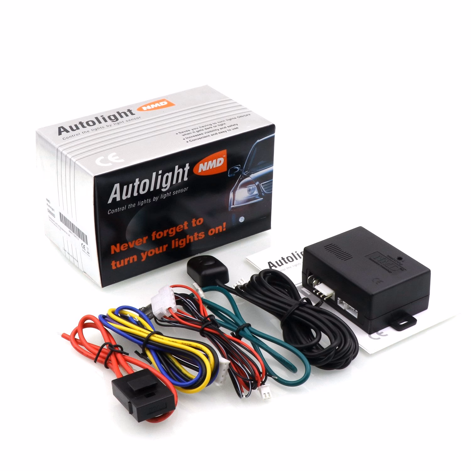¿Dónde está ubicado el sensor de luz automático del automóvil?