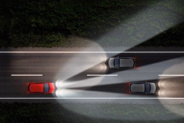 ¿Qué es el sistema de iluminación de un vehículo?