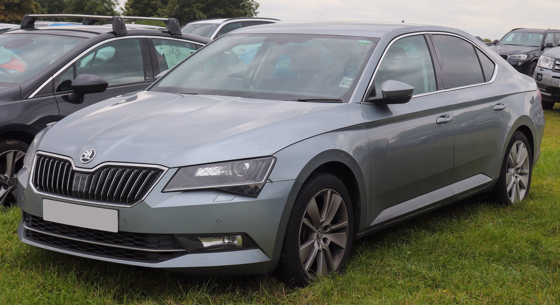 What are the trim levels for Skoda Superb?
