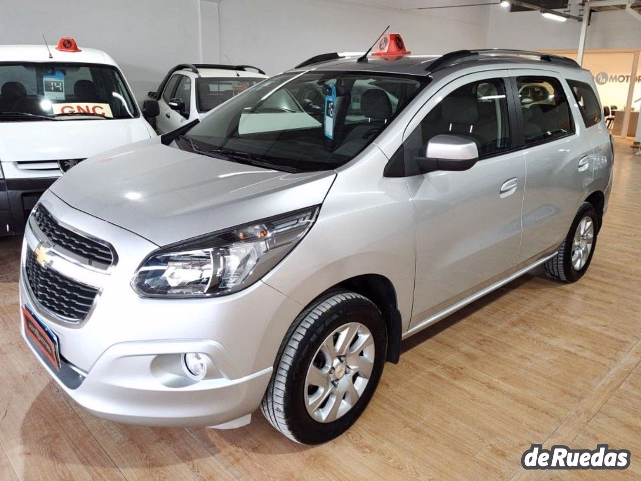 How much is the price of Chevy Spin LTZ 2014 in the Philippines?