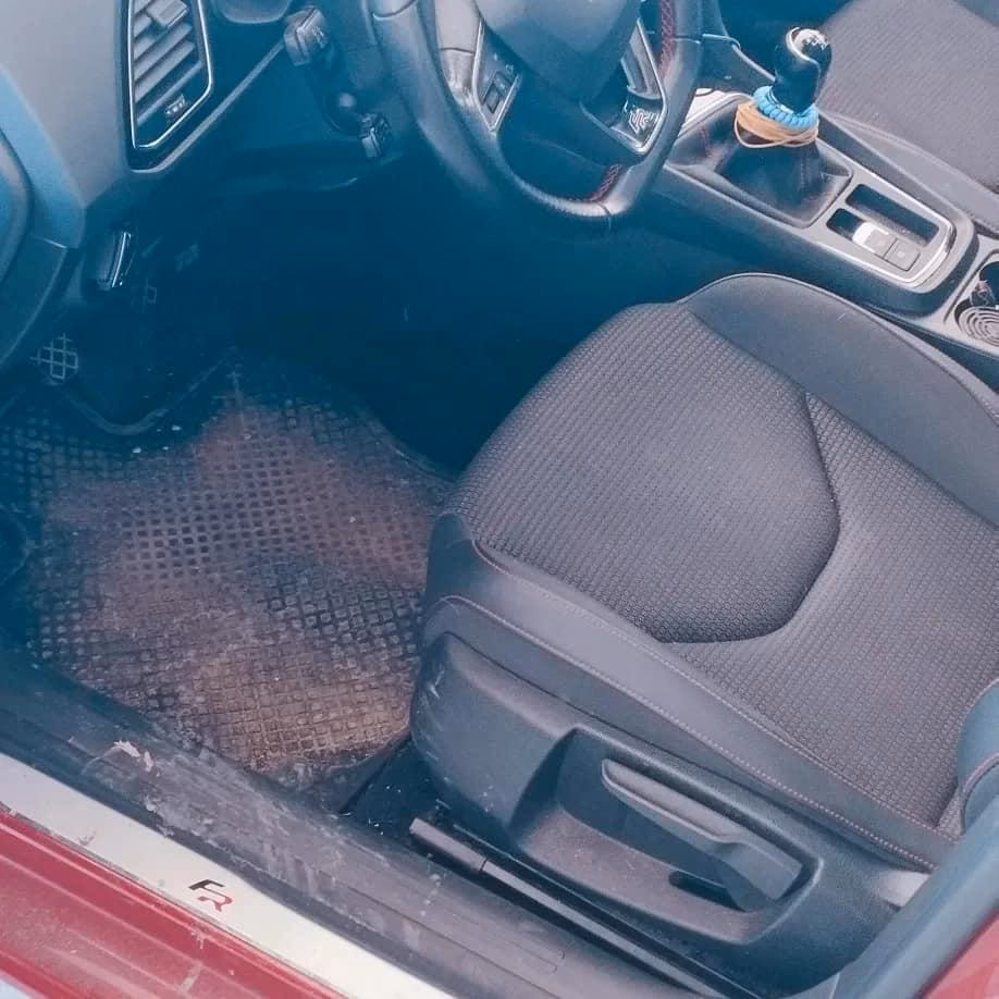 ¿Qué es la limpieza profunda del interior del coche?