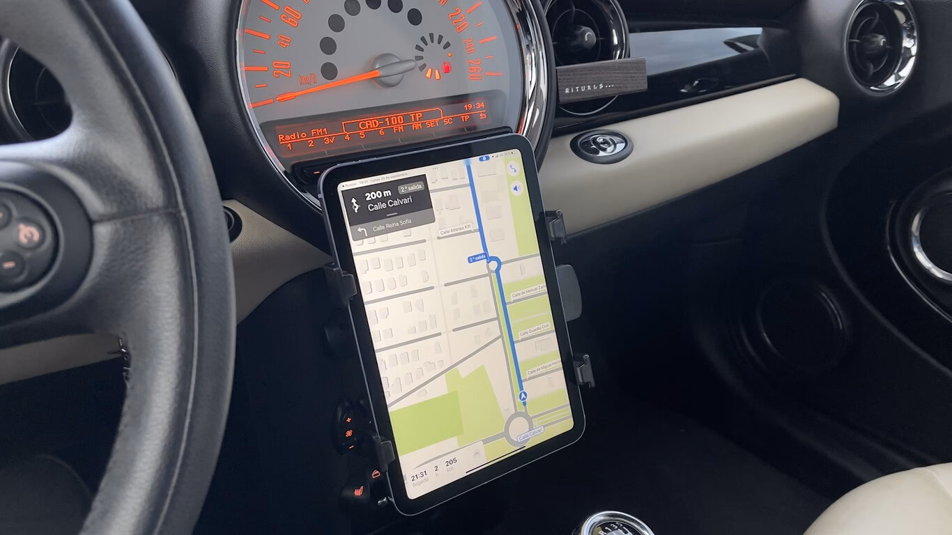 ¿Se puede utilizar una tableta en el coche?