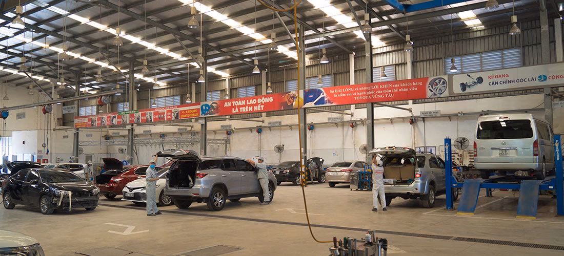 ¿Cuánto cobra un mecánico por arreglar un carro?