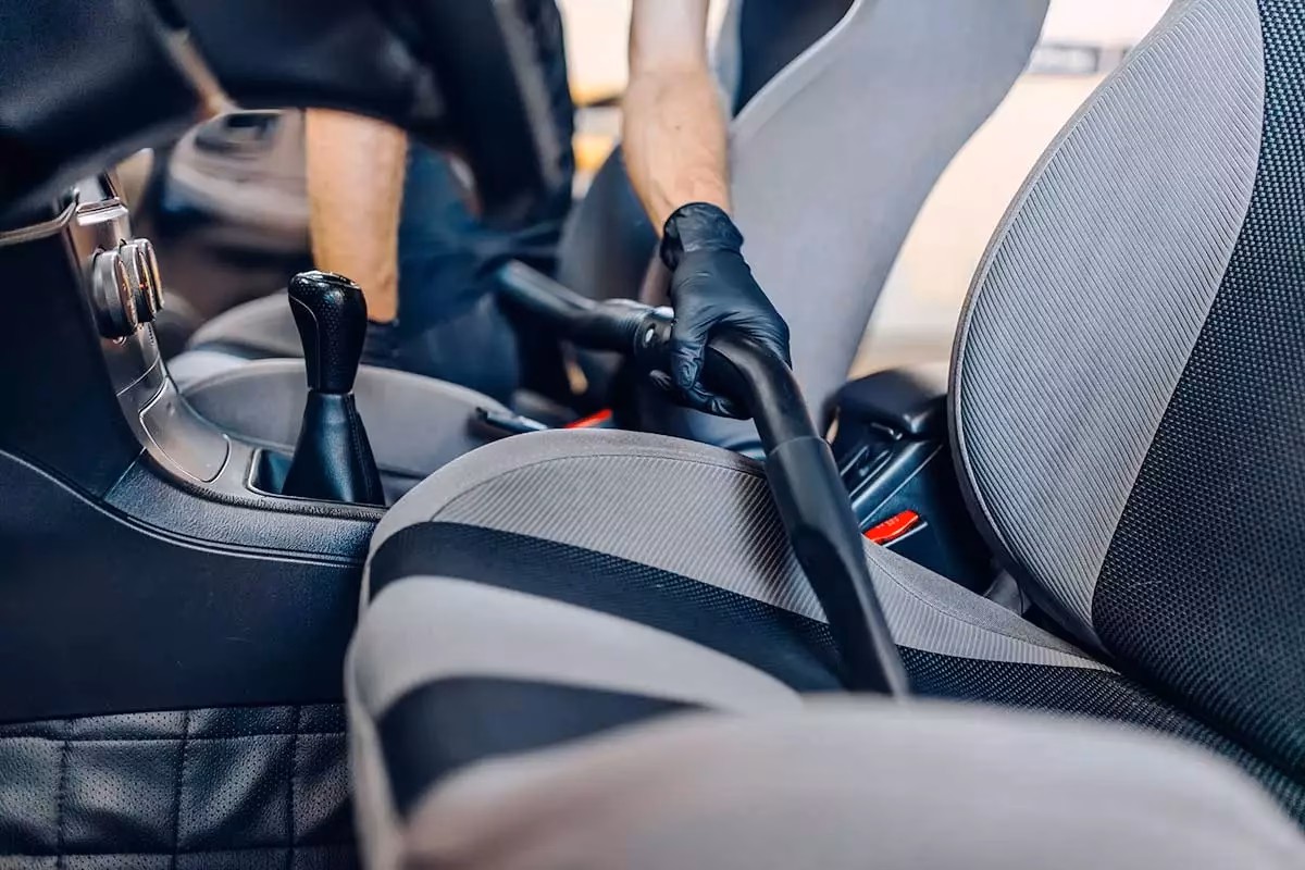 ¿Qué incluye la tapicería del coche?