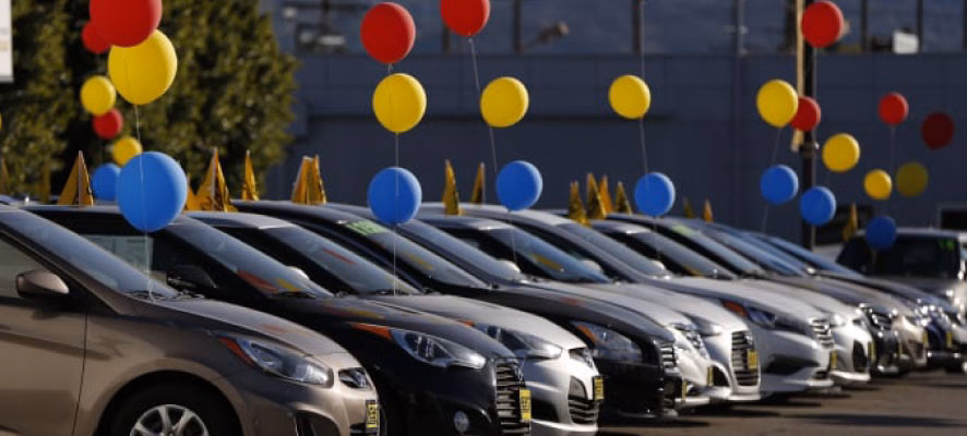 How does a car dealership work in the USA?