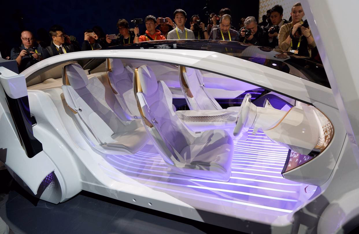 How do you use a virtual car?