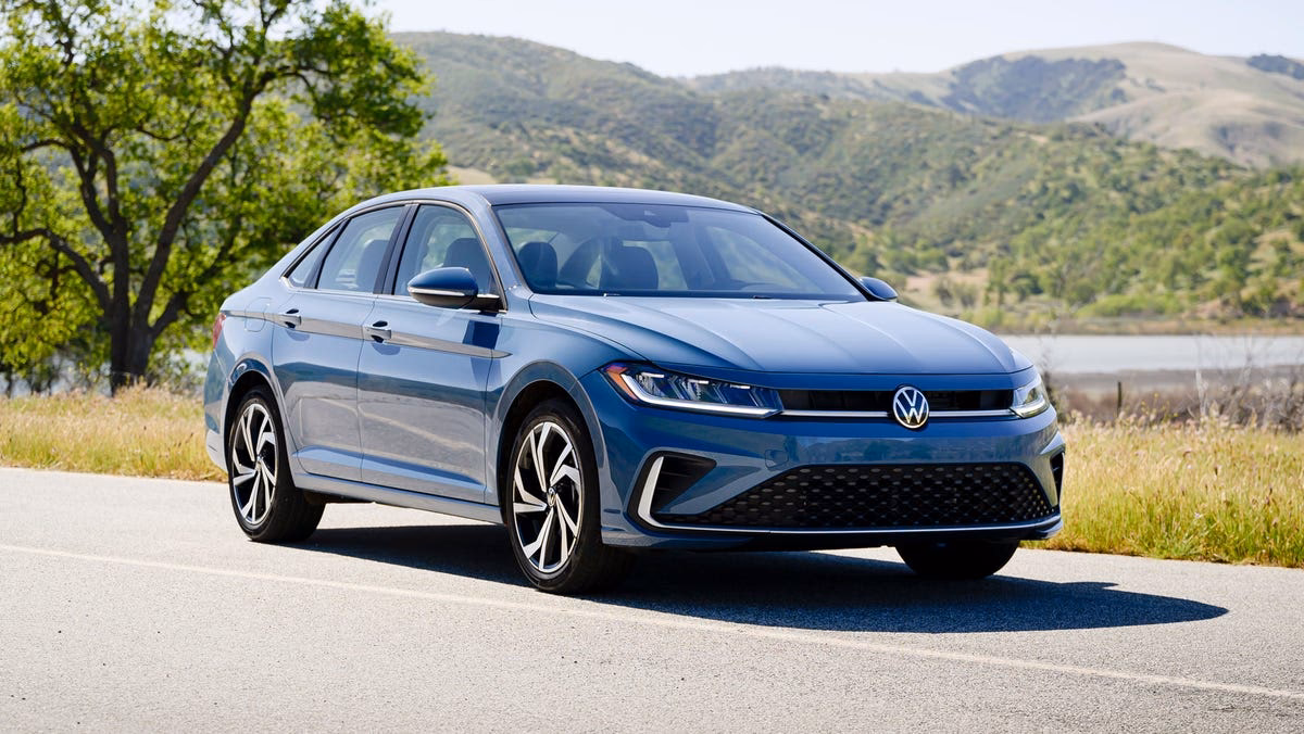 Which is better, a Toyota Corolla or a VW Jetta?