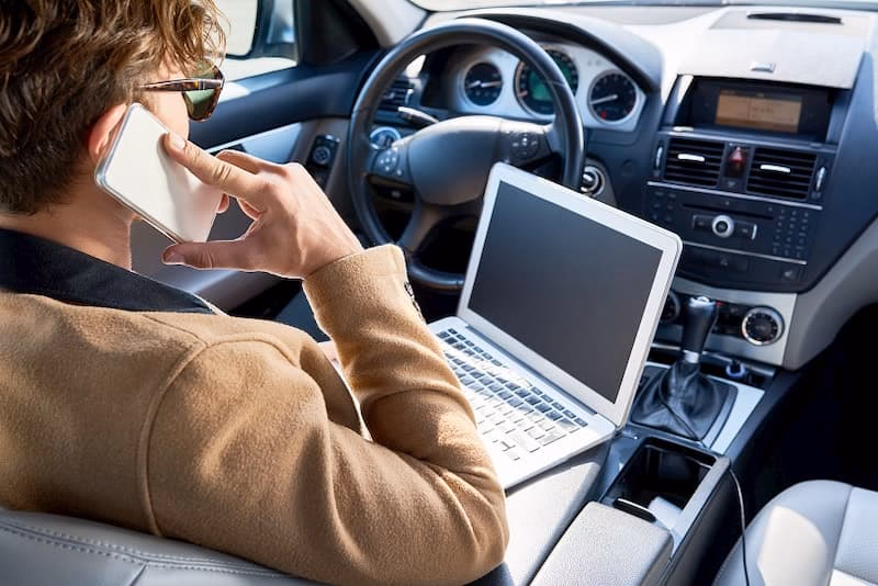 ¿Cómo conectarse al wifi del coche?